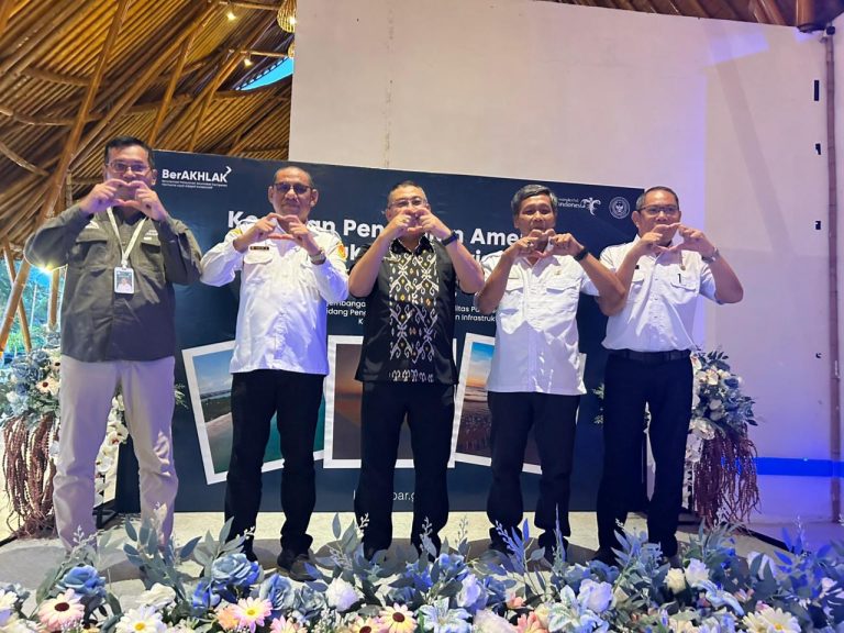 DUKUNG PENGEMBANGAN WISATA DI KOTA KUPANG, KEMENPAR MEMBERIKAN DUKUNGAN AMENITAS DI KAWASAN WISATA PANTAI LASIANA